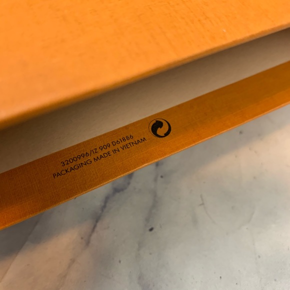 LOUIS VUITTON empty gift box - Picture 3 of 3